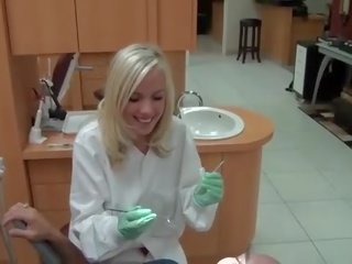डिक प्यारा dentist ब्रिटनी beth देता है एक सकिंग