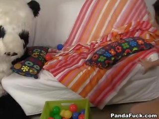 Sexy bailando convertido a orgía con panda