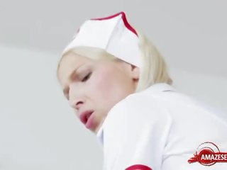 Doskonały pielęgniarka hardcore i wytrysk